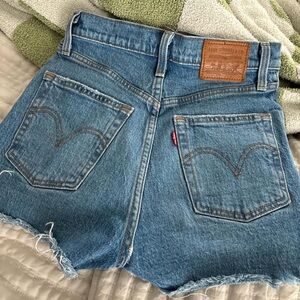 Levi’s ribcage shorts